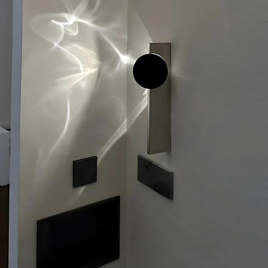 Applique Murale Design Épuré – Luminaire en métal noir pour une ambiance moderne dans le salon ou le bureau