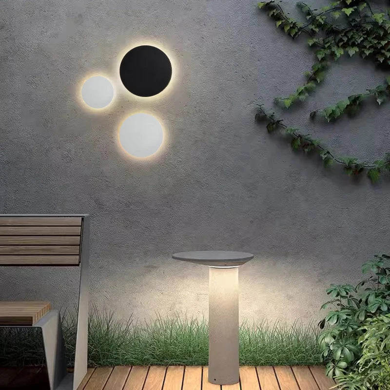 Applique Murale Éclaireuse en Acier – Luminaire moderne et résistant pour l'extérieur ou le jardin