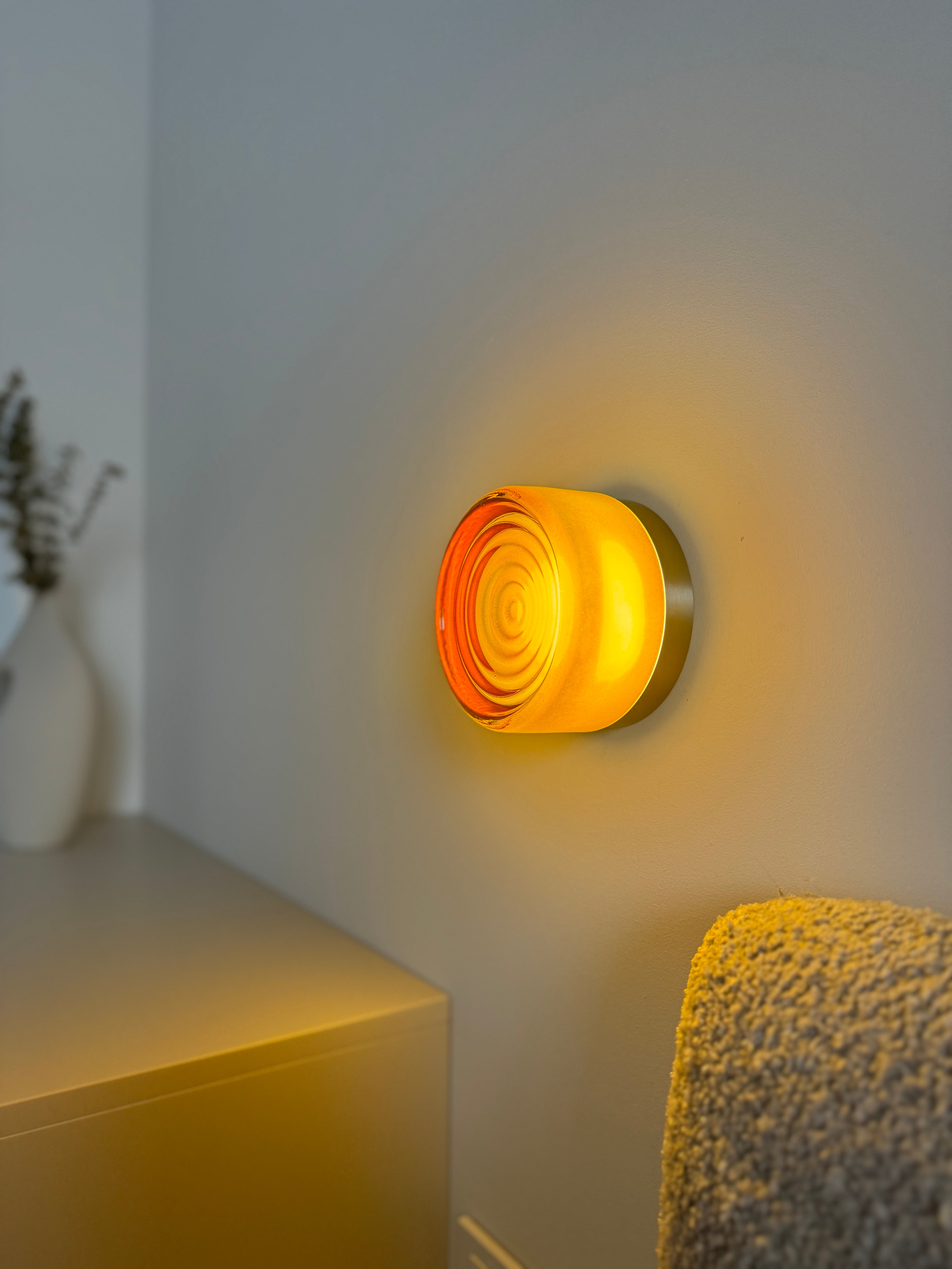 Applique Halo en métal doré – Élégante lumière murale pour la chambre ou le salon