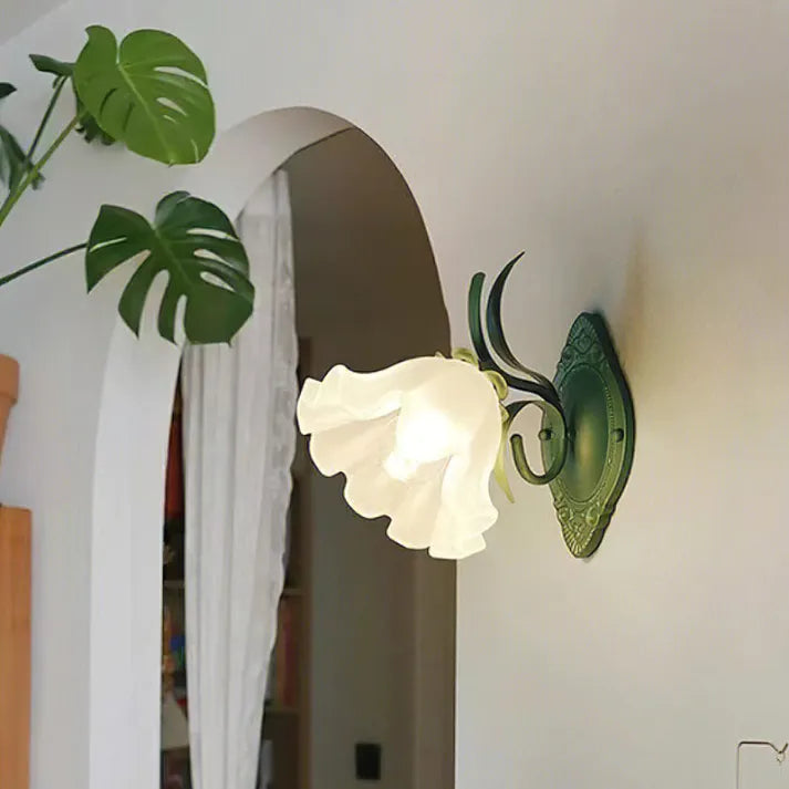 Applique Lumineuse Feuille d'Or – Éclairage chic en métal doré pour le salon ou la chambre