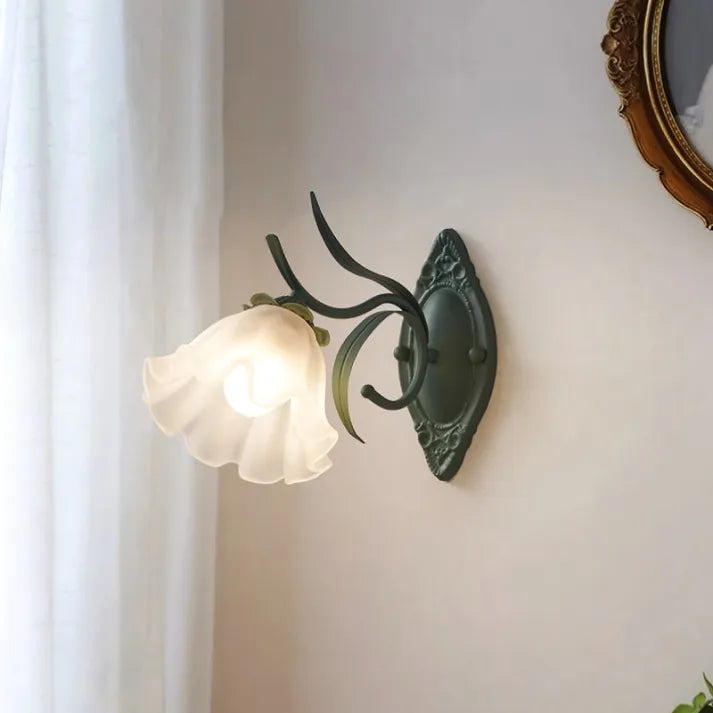 Applique Lumineuse Feuille d'Or – Éclairage chic en métal doré pour le salon ou la chambre