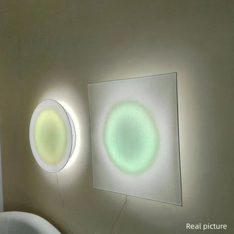 Applique Murale Aella en Métal Émaillé – Luminaire moderne et élégant pour la chambre ou le salon