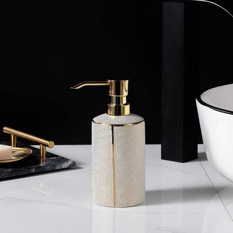 Accessoires de salle de bain Armani en marbre élégant – Ensemble sophistiqué pour une touche luxueuse dans votre salle de bain