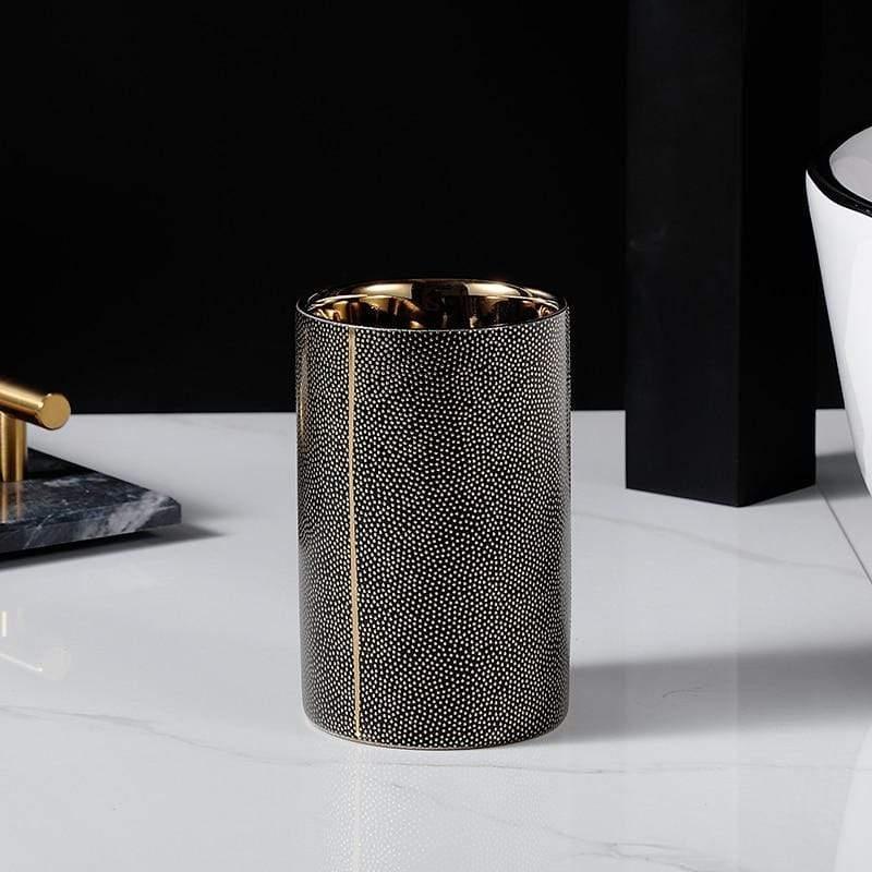 Accessoires de salle de bain Armani en marbre élégant – Ensemble sophistiqué pour une touche luxueuse dans votre salle de bain