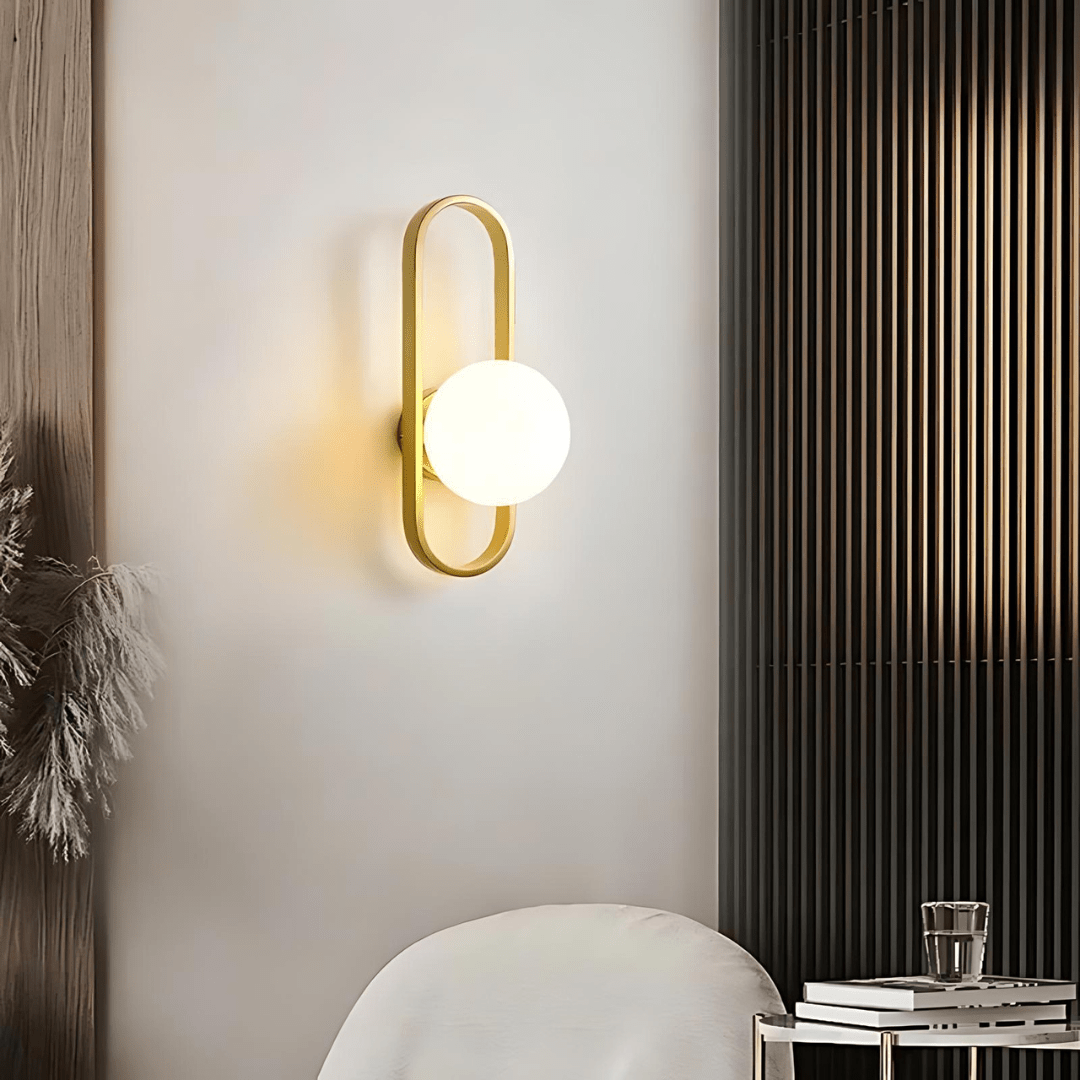 Applique Murale Élégante en Métal Doré – Luminaire contemporain pour la chambre ou le salon