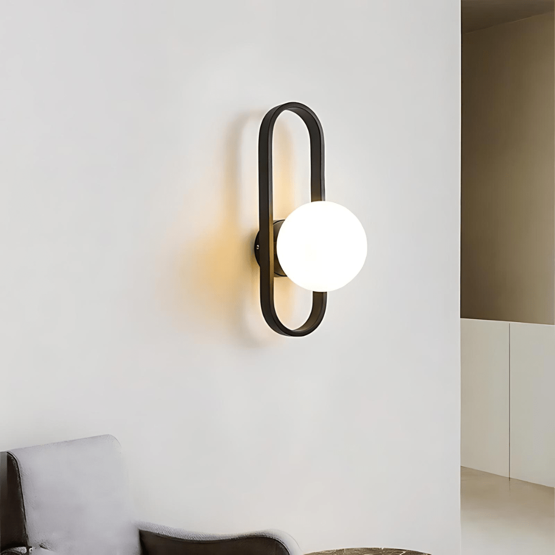 Applique Murale Élégante en Métal Doré – Luminaire contemporain pour la chambre ou le salon