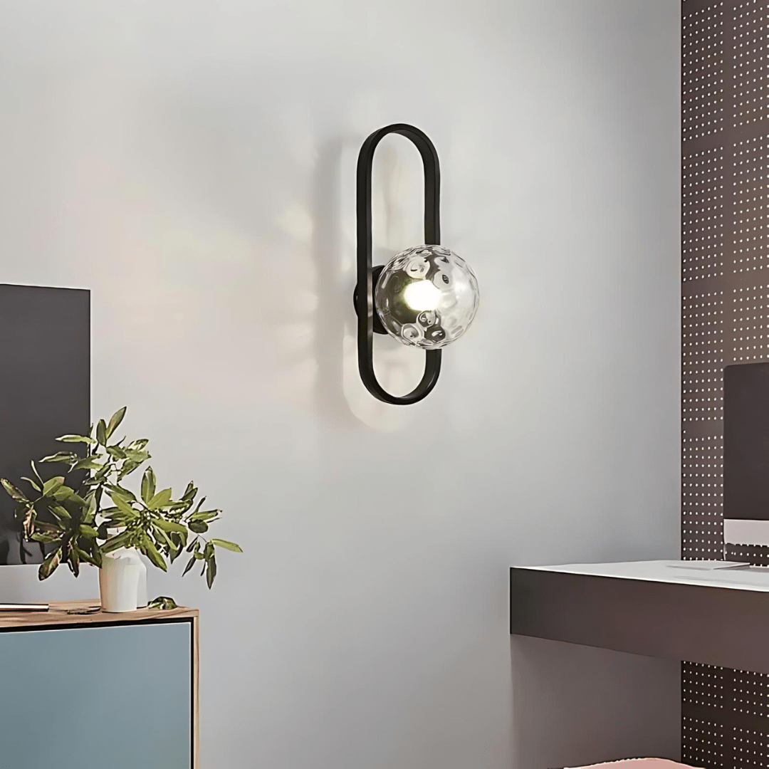 Applique Murale Élégante en Métal Doré – Luminaire contemporain pour la chambre ou le salon