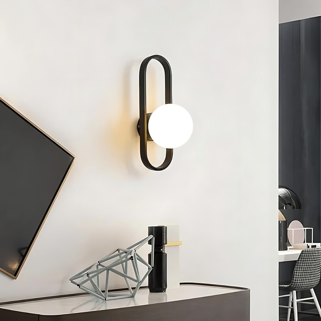 Applique Murale Élégante en Métal Doré – Luminaire contemporain pour la chambre ou le salon