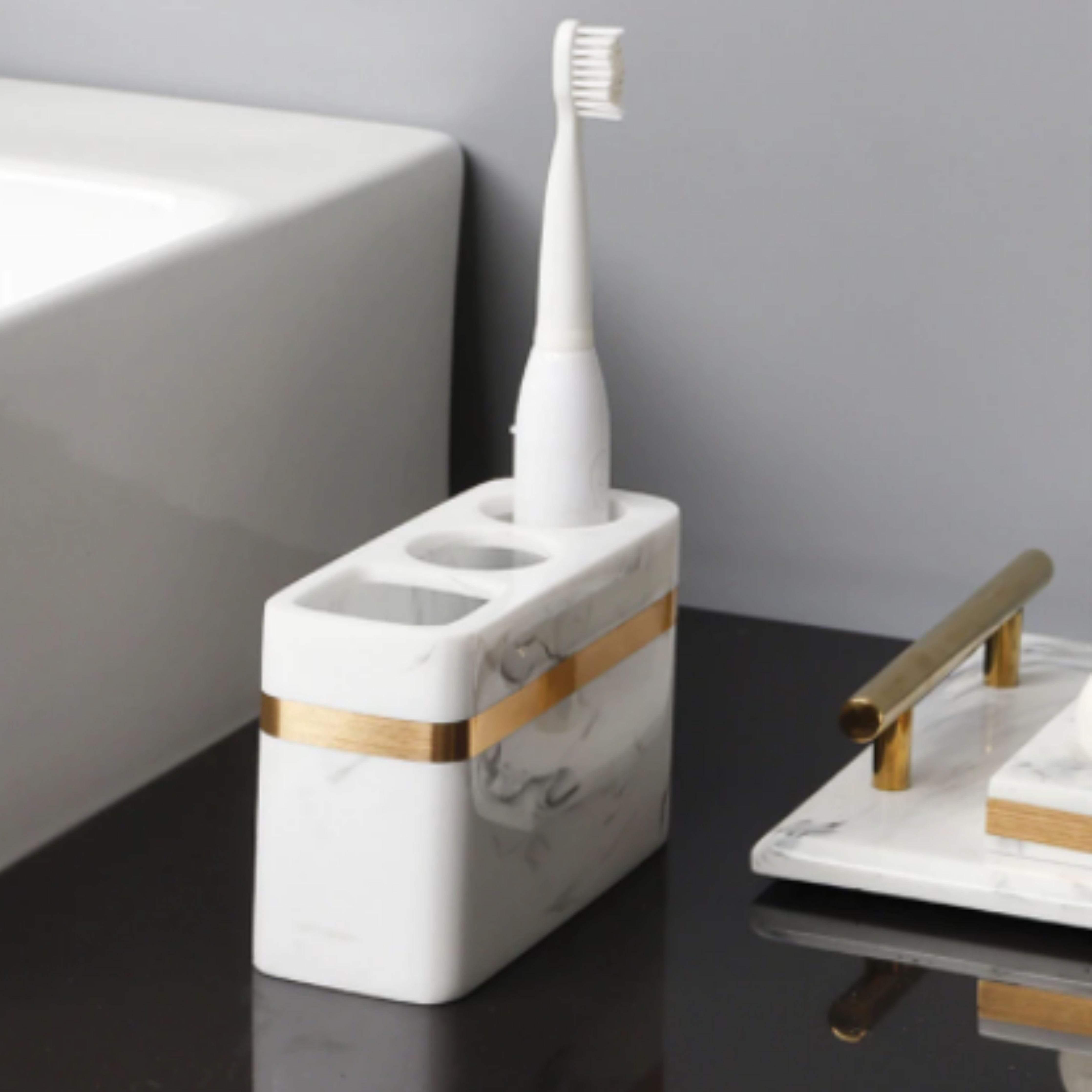 Accessoires de Salle de Bain Élégance Naturelle – Ensemble en bambou et céramique pour une salle de bain zen