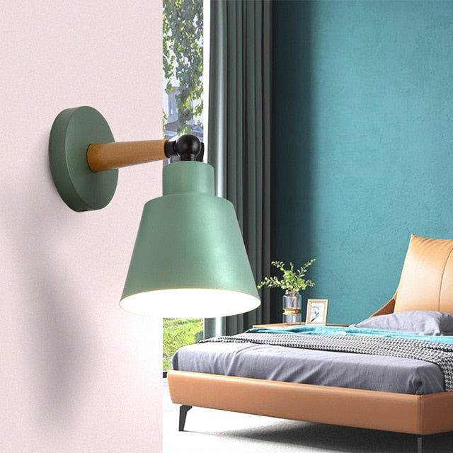 Applique murale Colorée en métal – Luminaire moderne et ludique pour la chambre ou le bureau