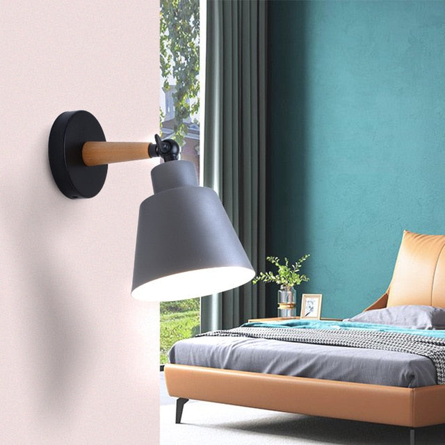 Applique murale Colorée en métal – Luminaire moderne et ludique pour la chambre ou le bureau