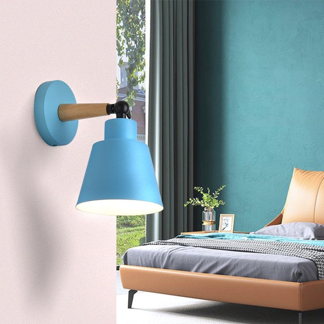 Applique murale Colorée en métal – Luminaire moderne et ludique pour la chambre ou le bureau