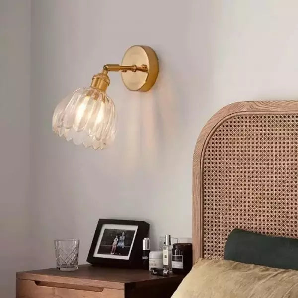 Applique Murale Élégante – Luminaire en métal doré et verre soufflé pour le salon ou la chambre