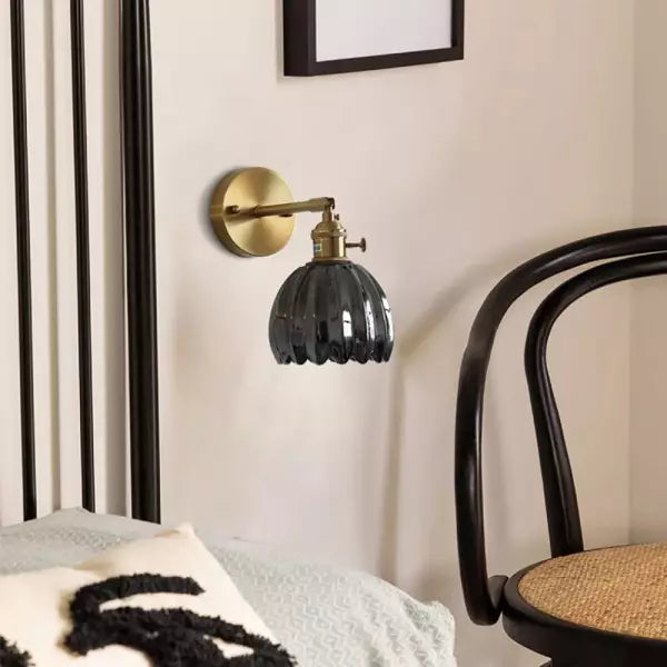 Applique Murale Élégante – Luminaire en métal doré et verre soufflé pour le salon ou la chambre