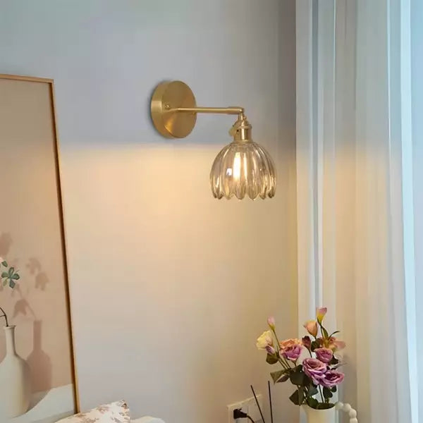 Applique Murale Élégante – Luminaire en métal doré et verre soufflé pour le salon ou la chambre