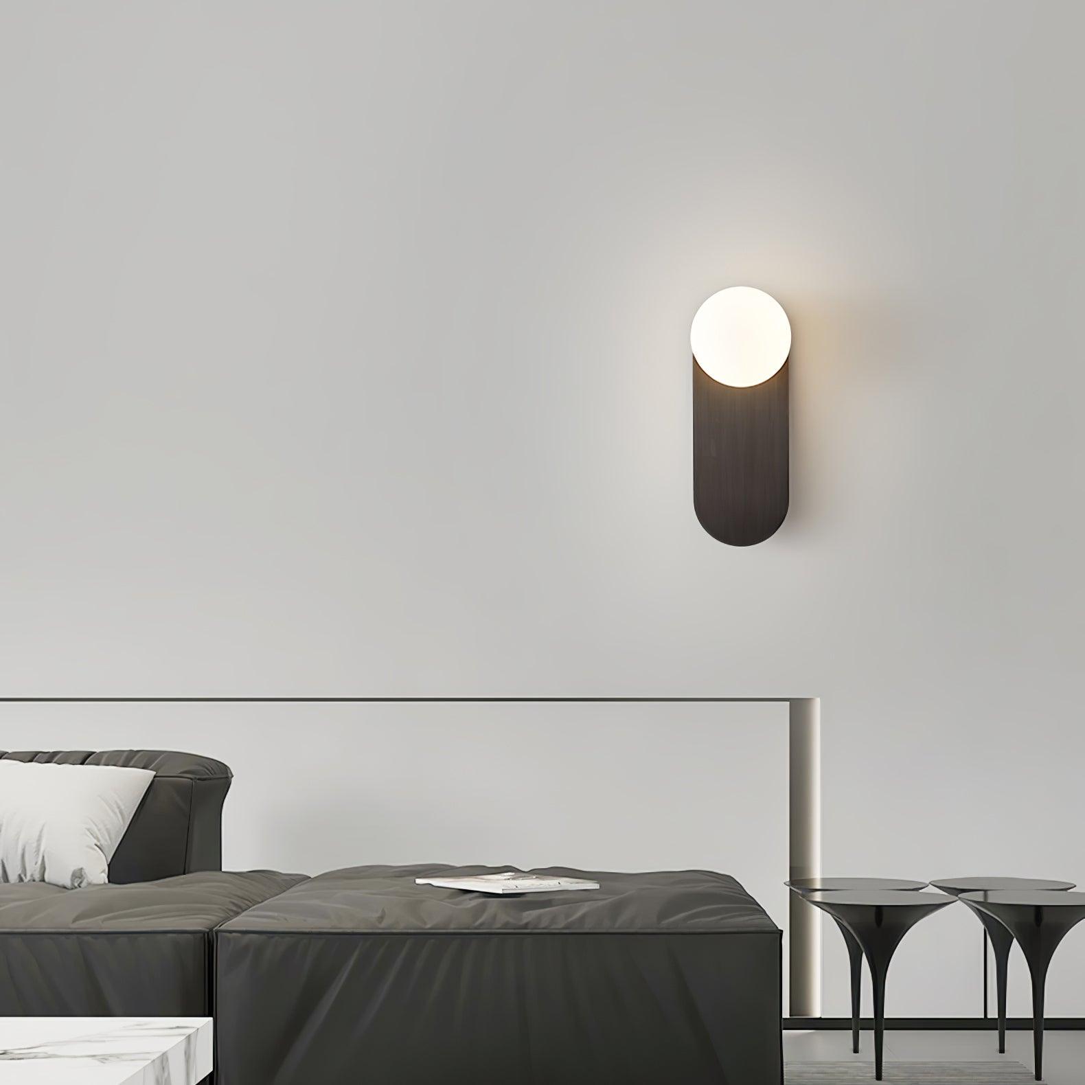 Applique Globe Élégante en Métal – Luminaire moderne pour le couloir ou le salon